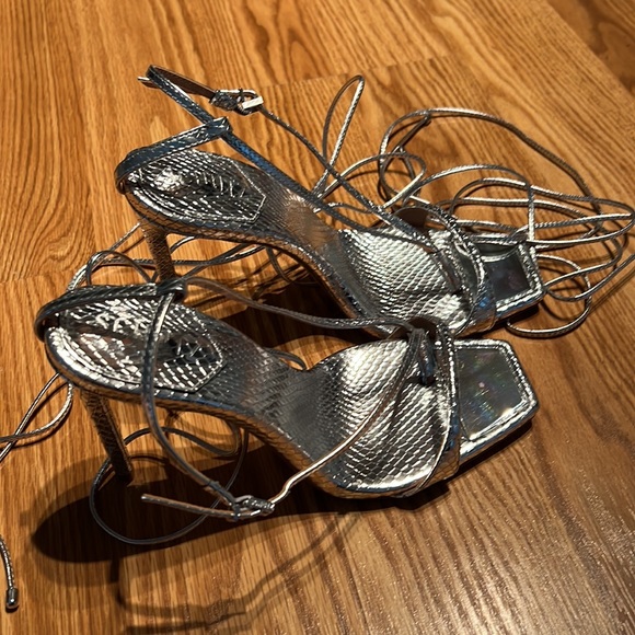 The Vikki heels - Picture 6 of 8